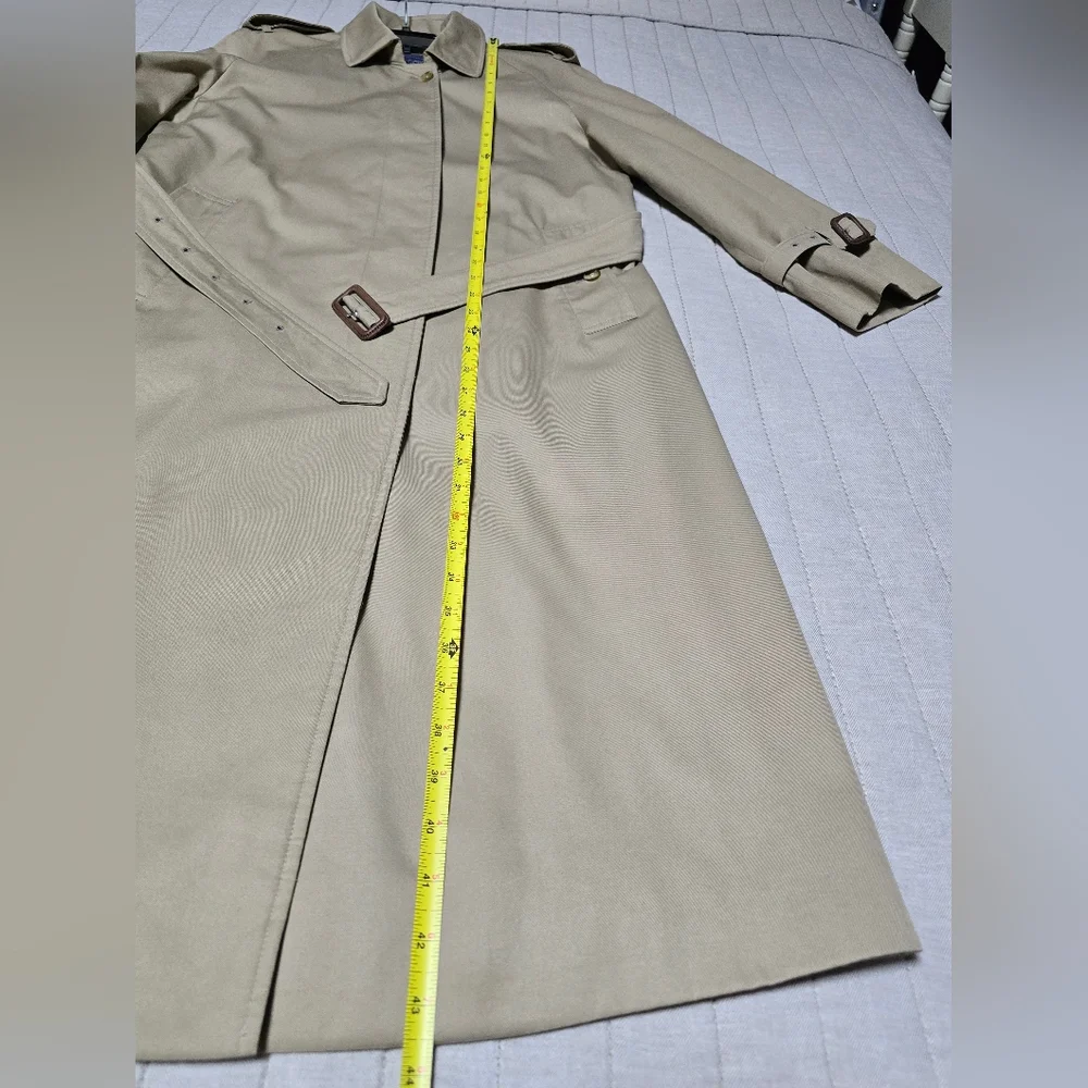 Vintage Burberry Classic Beige Trench Coat with Nova Check Lining - Picture 9 of 13
